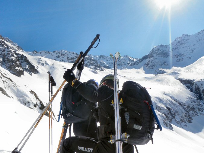 Pic des Grandes Lanches (11).jpg - Mise des skis sur le sac